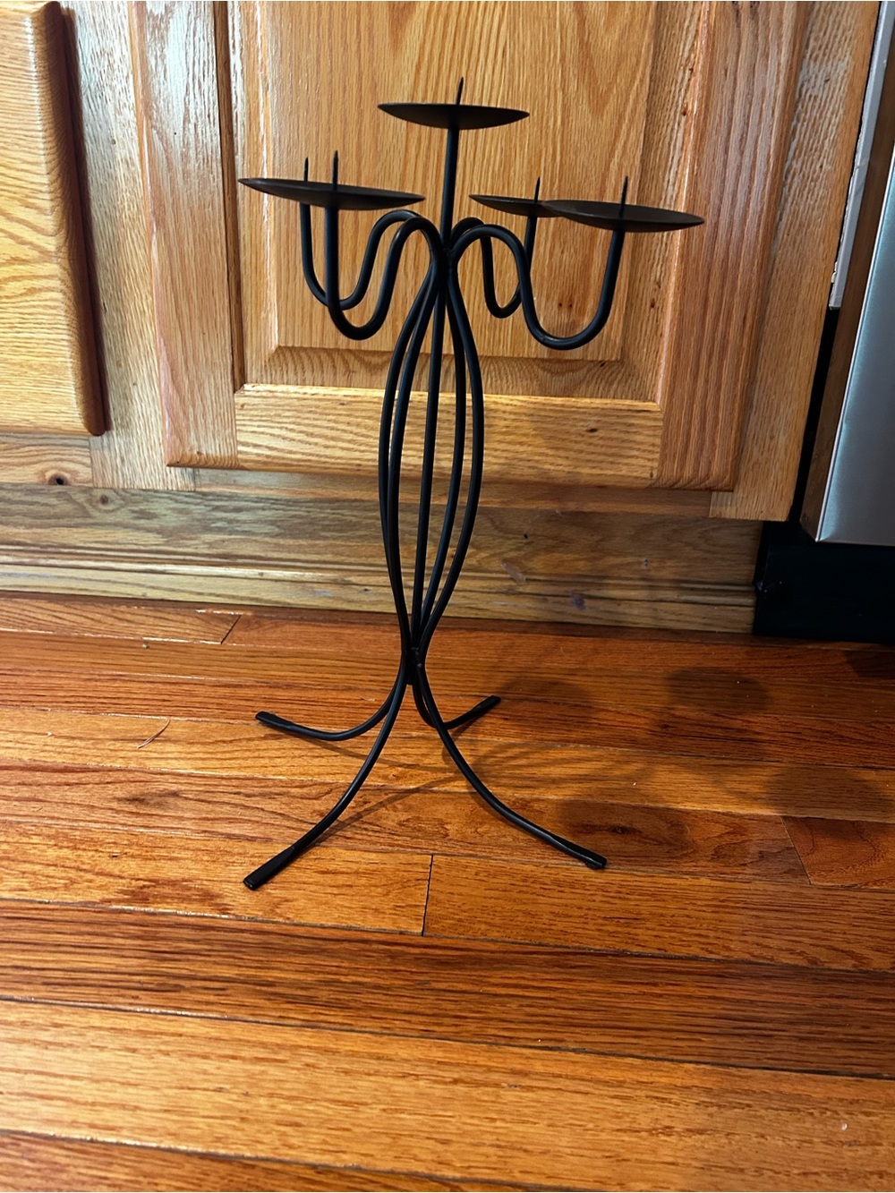 Lightweight metal 5 votive candle holder.